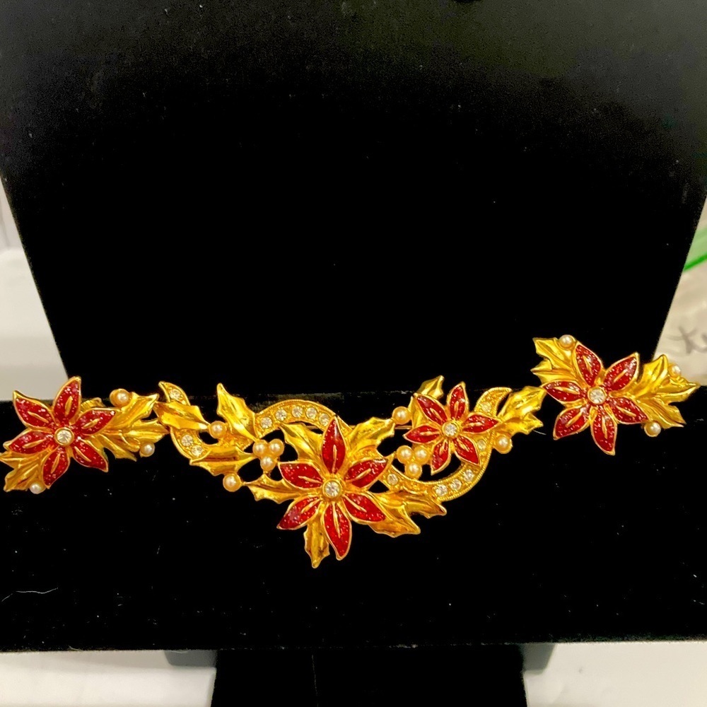 Poinsettia Floral Brooch & Earring Set. Vintage. Holiday.​​